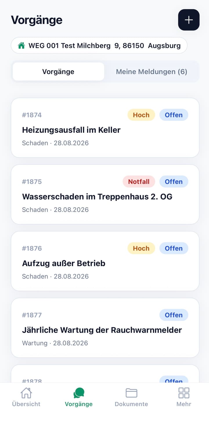 Vorgangsliste der Kunden-App mit Status und Priorität je Vorgang